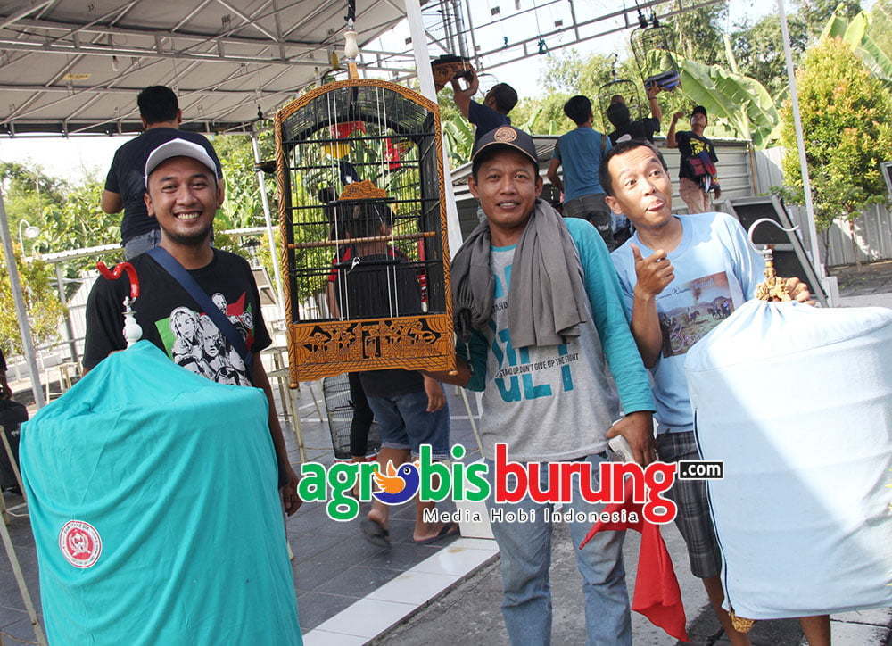 crew KMS yes you antarkan degleng suwung di tangga juara