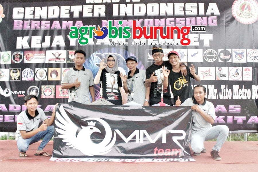 Foto bersama komunitasnya dan Bopo Heru