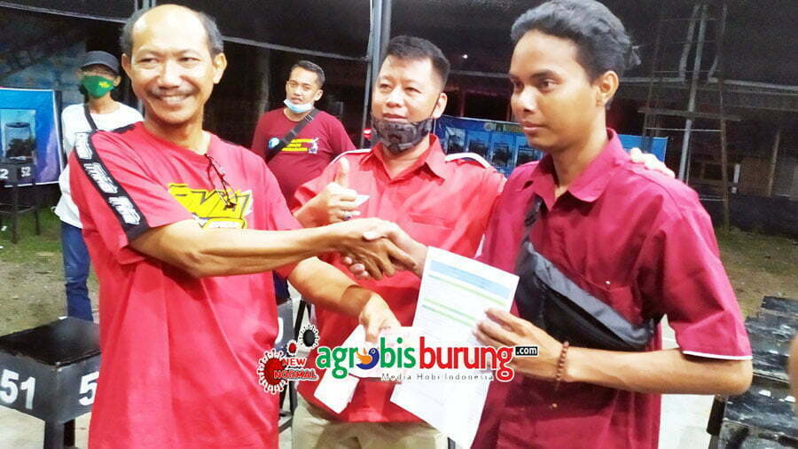 Penyerahan Laporan Kepada Rekan KKS