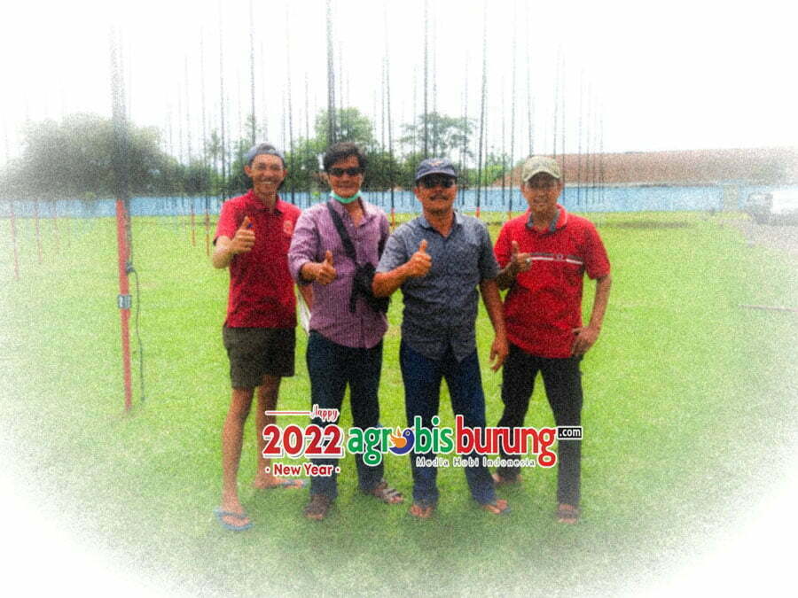 Saraya (kanan) bersama ASP Team Cianjur. Bintang Samolo puncaki kelas dewasa bebas.