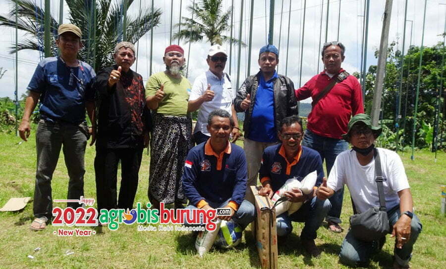 Panitia & ketua P3SI Pengwil Jabar Asep ASP (tengah).