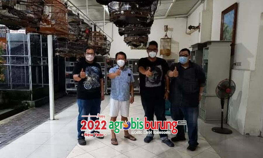 Rizal Sabda (kedua kanan) bersama Rully RIF (paling kanan).