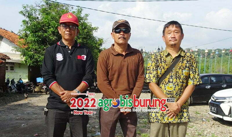 H. Latief (kiri) mendampingi Plt. Ketua Pengwil Jabar H. Asep ASP (tengah) di Cirebon.