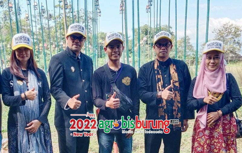 Wawan Morsen (tengah) bersama Mahapatih Keraton dan pasangannya.