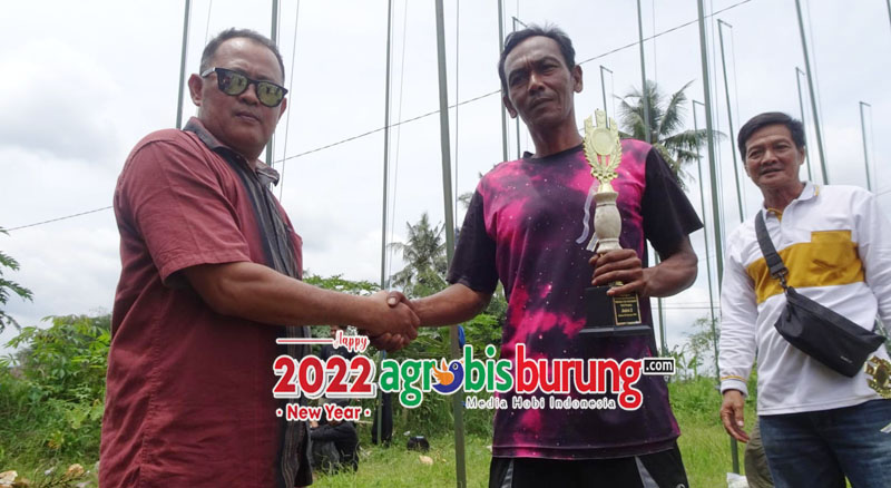 Abo SBR (kanan), asisten H. Ade SBR.