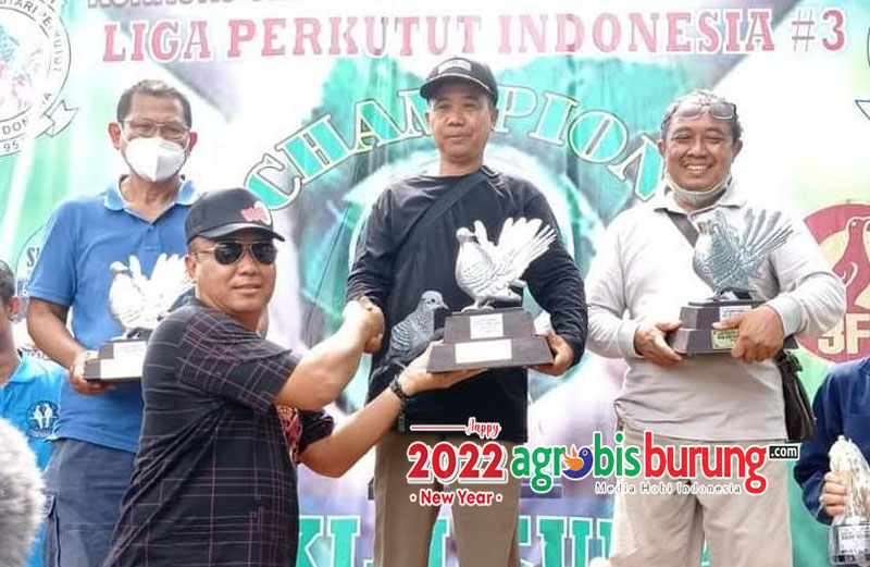 Budi Sae BDS (kanan), saat Bintang Arjuna juara 2 hanging di LPI #4 Bogor.