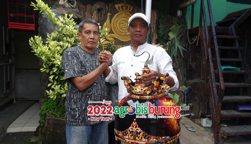 Sigid Padma (kanan) & Dewa DWR mewakili Yoga Semadi Manik Mas BF Bali.