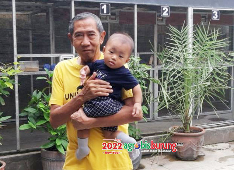 Sian Tiong KS bersama cucu tercinta.