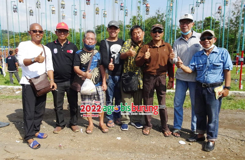 Billah (kiri) bersama kungmania Tanah Air.