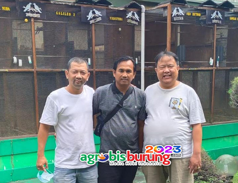 Hendry WAT (kanan), Deni Haruman (tengah) dan Feri.