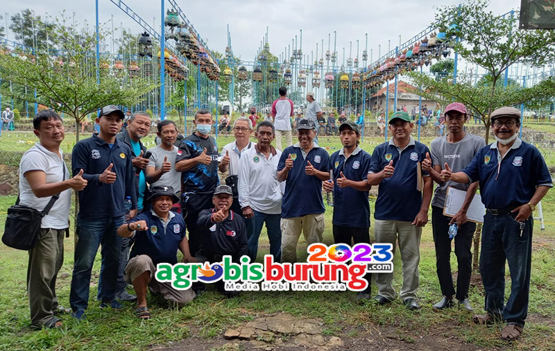 Panitia & juri foto bersama sebelum lomba dimulai.