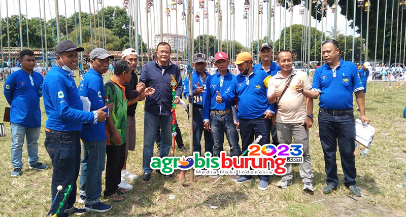 d7a04456-8a40-45d5-bfd1-aed96d261917