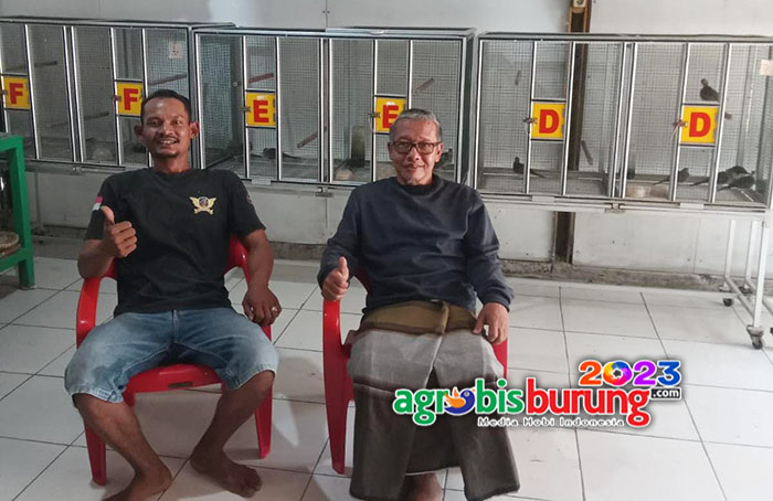 H. Supriadi(kanan) & Andi Kanaya di depan kandang Ceret Gumatung BF Bekasi.