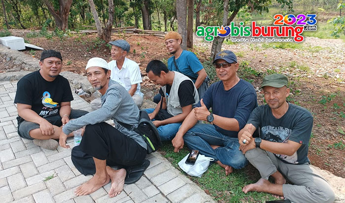 H. Iwan I-One (kiri) bersama kungmania Majalengka & Sumedang di Cirebon.