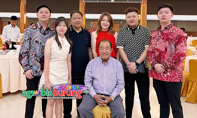 Keluarga besar Watma Subandi.