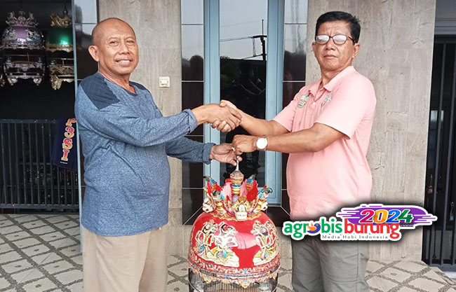 H. Nury (kiri) dan H. Latif, deal Golden Voice.