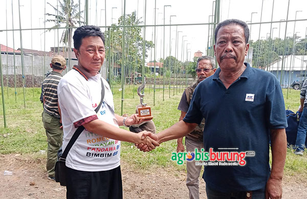 H. Mulya Elsa ketua Pengda Garut (kiri) & H. Asep Ligar, ketua panitia.