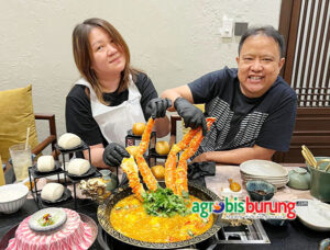 Hendry WAT bersama istri.