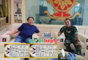 Hendry WAT santai bersama Pangkostrad Letjend TNI Besar Harto (2019).