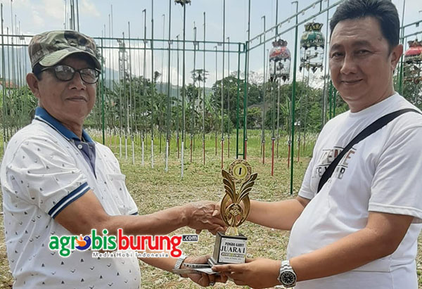 Abah Yogi Garut, Venus juara piyik hanging.