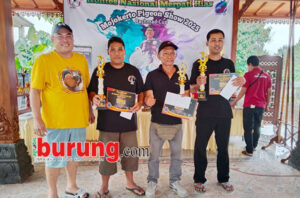 Indus Nayra Farm saat menyerahkan tropi pada pemenang Maltese
