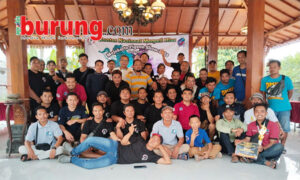 Panitia dan peserta foto bersama seusai penyerahan hadiah