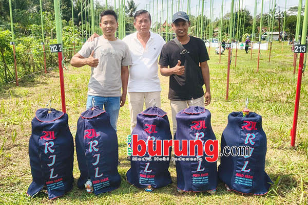 H. Sunan (tengah) bersama RJL Team Cilacap.