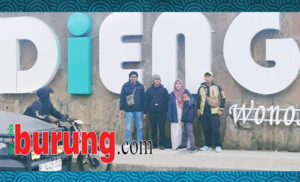 Azis DNS (kedua dari kanan) bersama keluarganya.