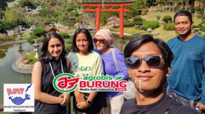 Aan Krisnawan Depok (depan) & keluarga, siap main perkutut bersama amunisi WAT BF.