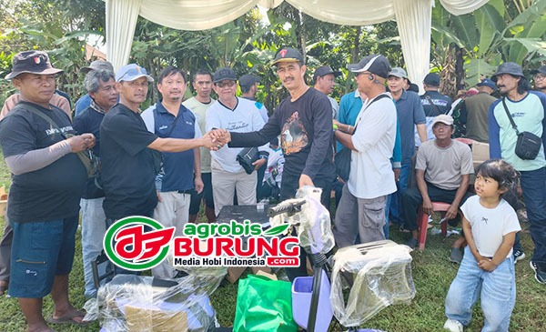 Pemenang doorprize sepeda listrik dari ZNA BF-Uki Team.