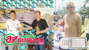 H. Nono Ganesha menyerahkan SOK N.21 kelapa Defri Eyaka (foto kiri). H. Sularno 3F (foto kanan).
