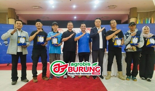 Para perwakilan komunitas satwa foto bersama dengan pimpinan Universitas Brawijaya copy